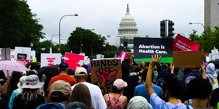MamaMayham's tweet photo. What a powerful day at the #BansOffOurBodies march in DC. https://t.co/S5zfxiAvlV