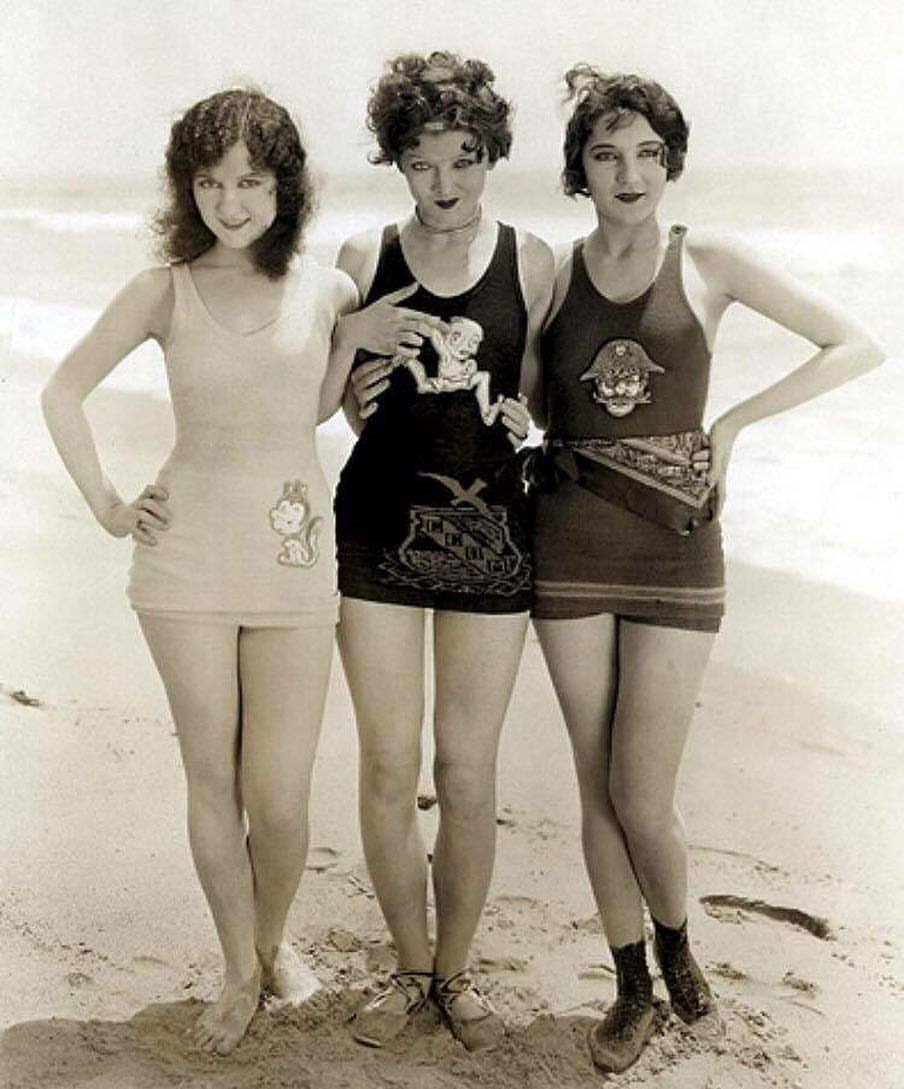 Doris Hill, Myrna Loy and Jane Winton  1925,
#oldhollywood #1920s #bathingbeauties