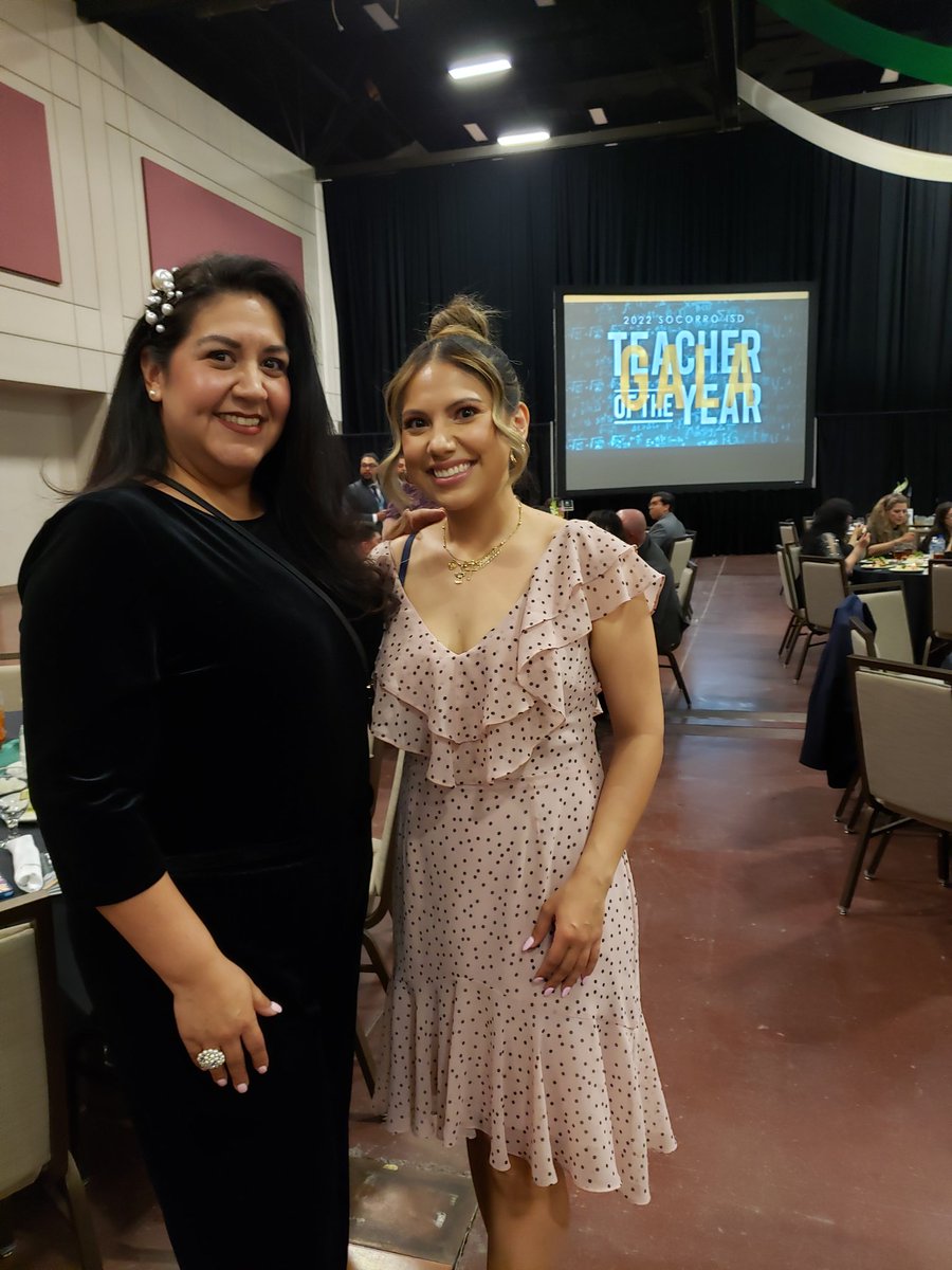 Bonavila_14's tweet photo. A special #TeamSISD  evening to celebrate Mrs. Lopez our Clarke MS TOY 💙🍎🤍🤠‼️#UniteandIgnite https://t.co/PJzdniepfD