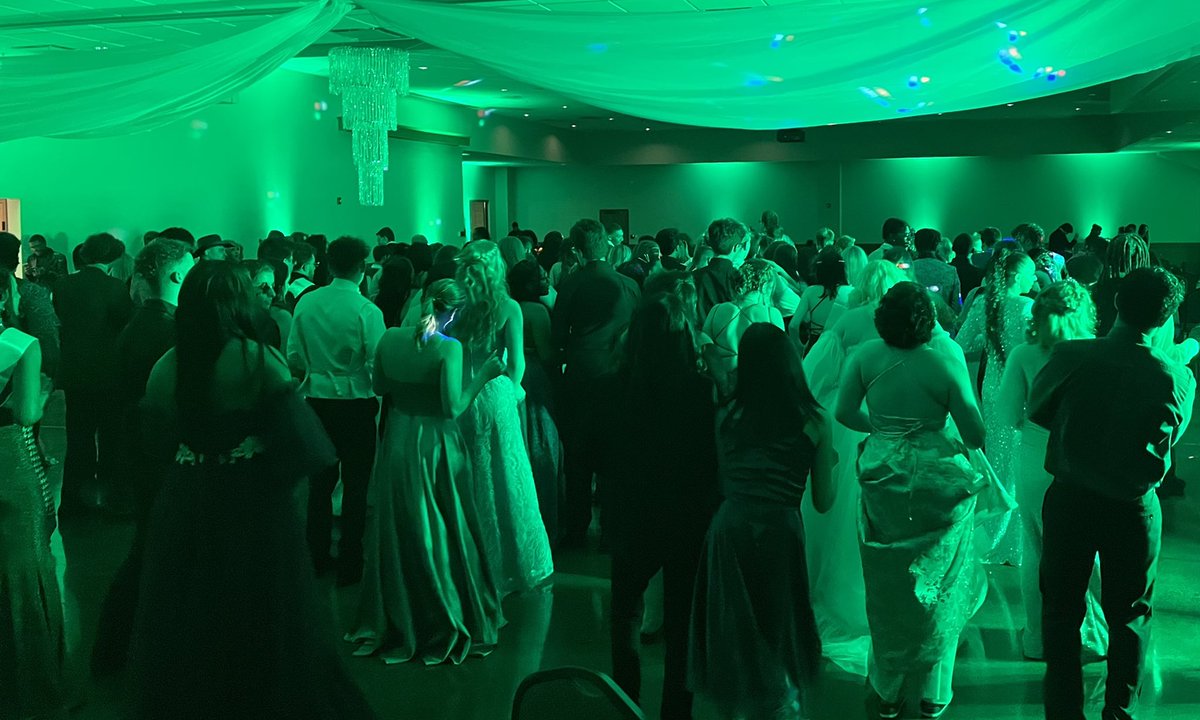 cgriffiths77's tweet photo. Beautiful evening for @ElyriaHigh Prom! @ehsclassof22 you were awesome tonight! https://t.co/92gu6gDYu1