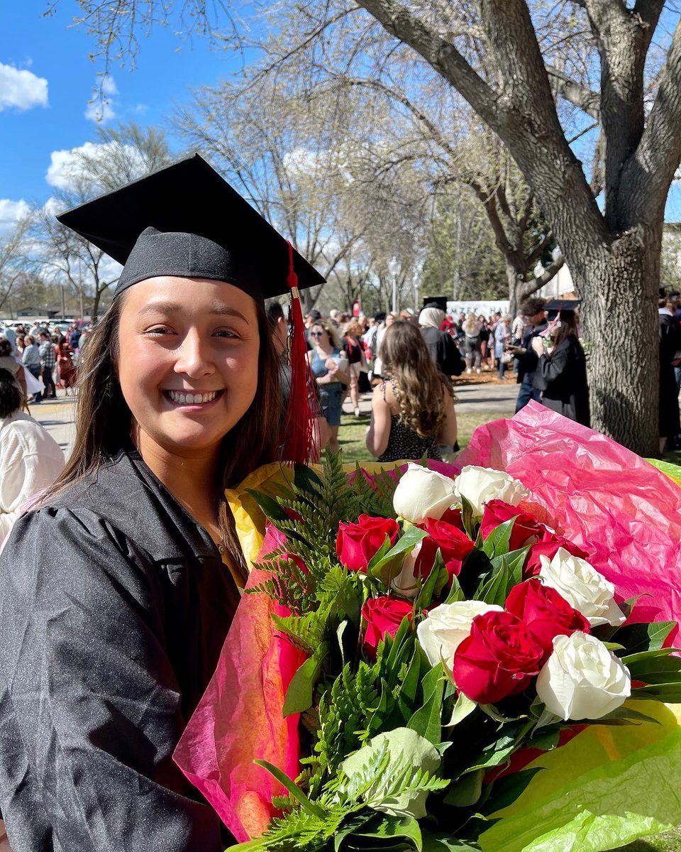 DebbieMagnuson's tweet image. Congratulations Cameryn on your college graduation🙌🙌 MSUM