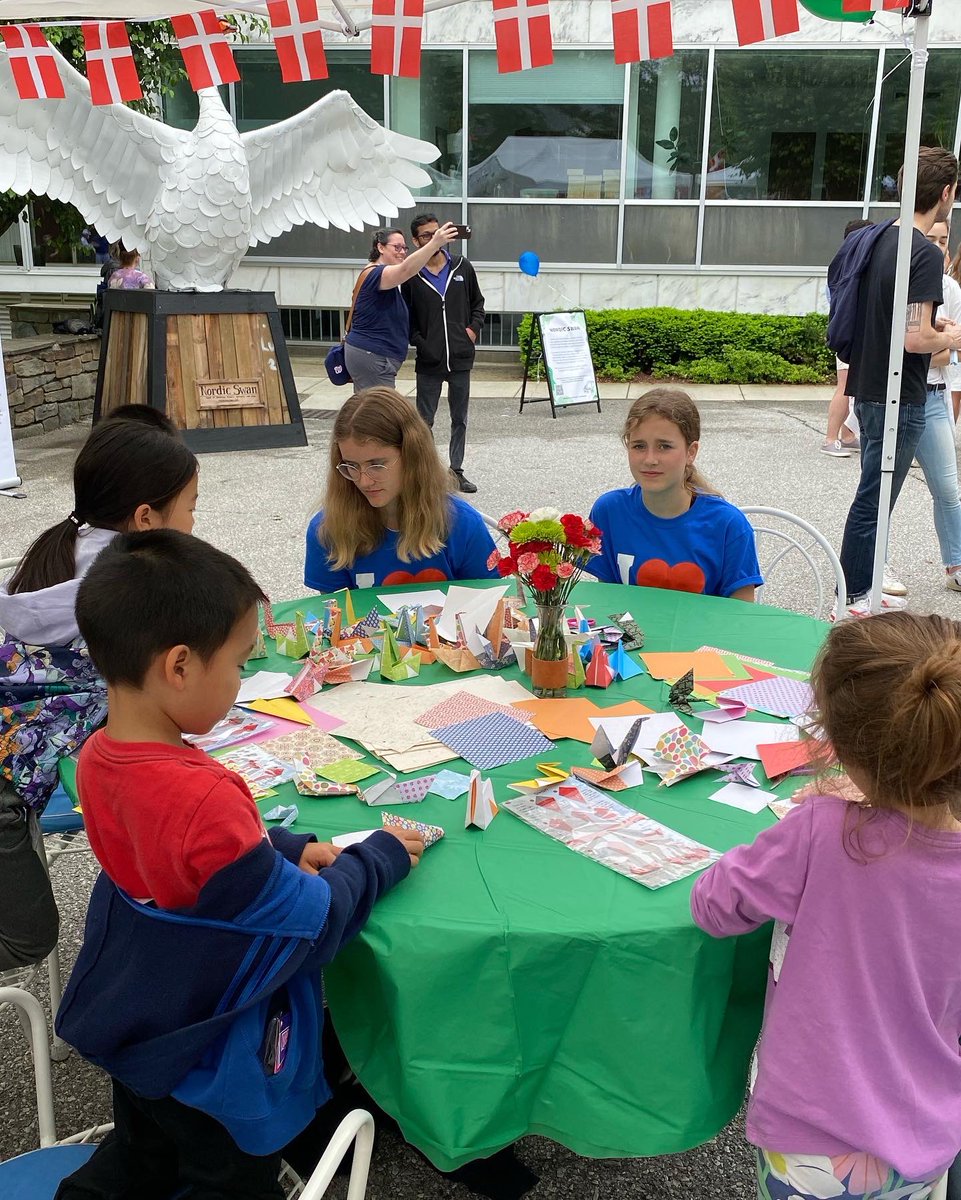 JacobVind's tweet image. Thank you to the almost 6000 ‘Washingtonians’ who turned up for our #euopenhouse at the Embassy Today