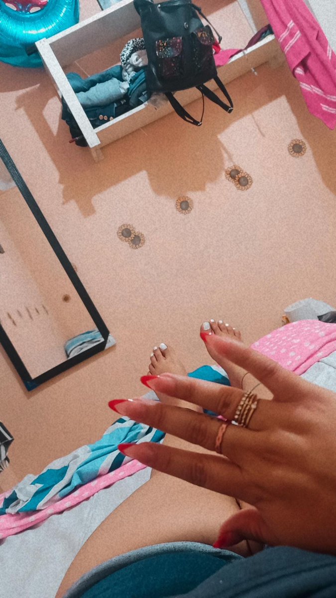 AleMarquezCurvy's tweet photo. Lista pa ponerlas en tu espalda papi 💅👀🔥 https://t.co/jHREh0cUOj