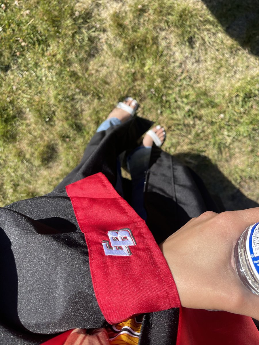 nAnA_ripB's tweet photo. 2 years later and I finally got to walk that stage π by far one of the proudest moments of my life π«Άπ½π₯³ I DID THAT , college graduate baby !
.
#postgradday #2020graduate #criminaljusticemajor #degreeme https://t.co/OG3Tnt9Cs7