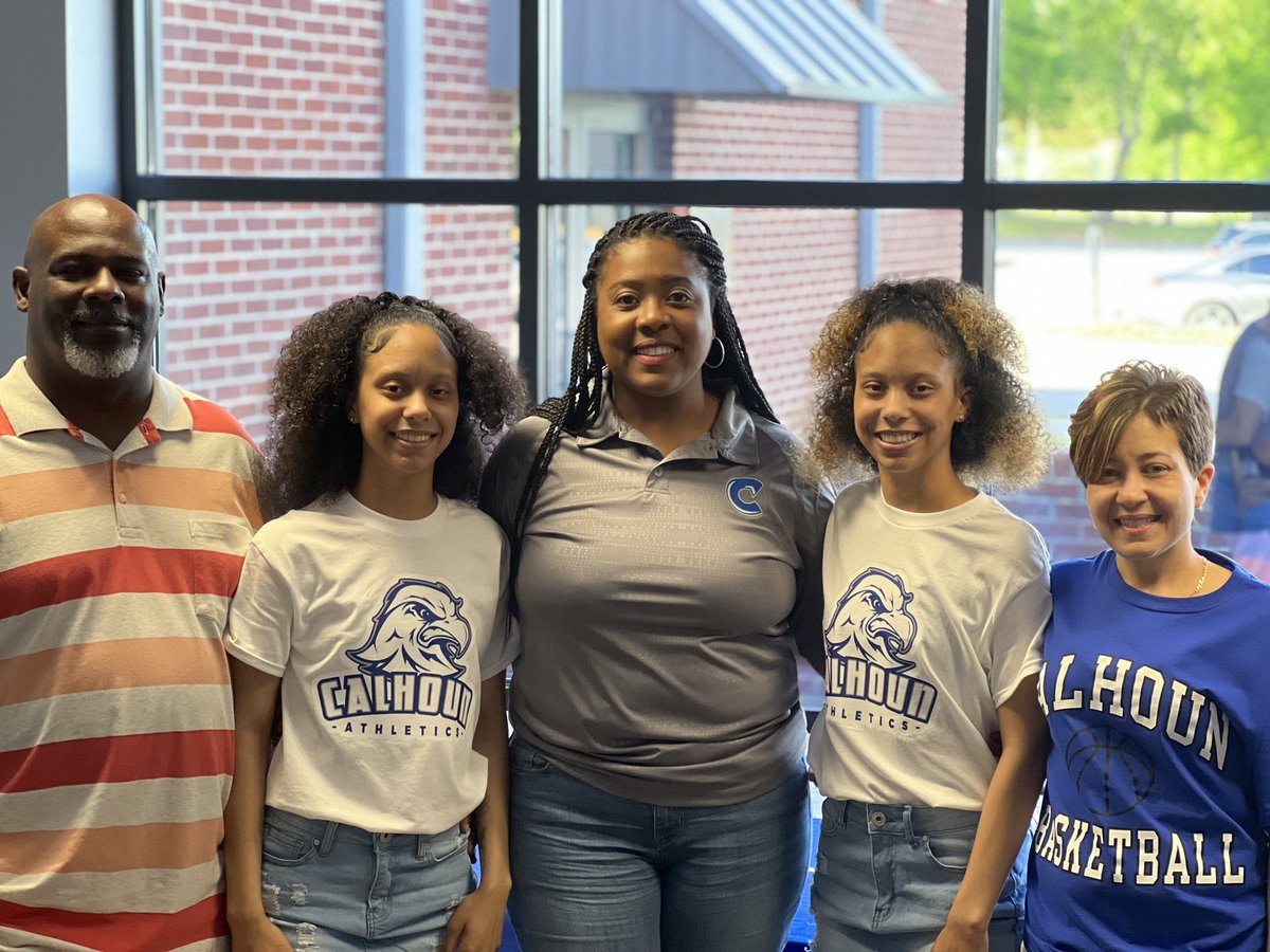Candace_Byrd1's tweet photo. Welcome to @CalhounCollege @LesiahRogers @kesiah_rogers #WBB #TheComeback #twins 🏀🏀 https://t.co/sCv1w94IbP