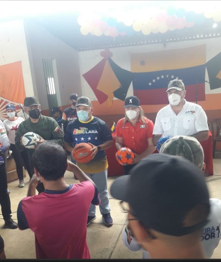 Se llevó a cabo el Gobierno de Calle en el Municipio Urdaneta Parroquia Xaguas (Baragua) donde estuvo presente El Gobernador <a href="/AdolfoP_Oficial/">Adolfo Pereira Gobernador</a> El Alcalde <a href="/HAMADCHAER/">HAMAD AL CHAER PSUV</a> junto al equipo de trabajo atendiendo al pueblo #CumbreSinAmericas #SoyComunicadorClap