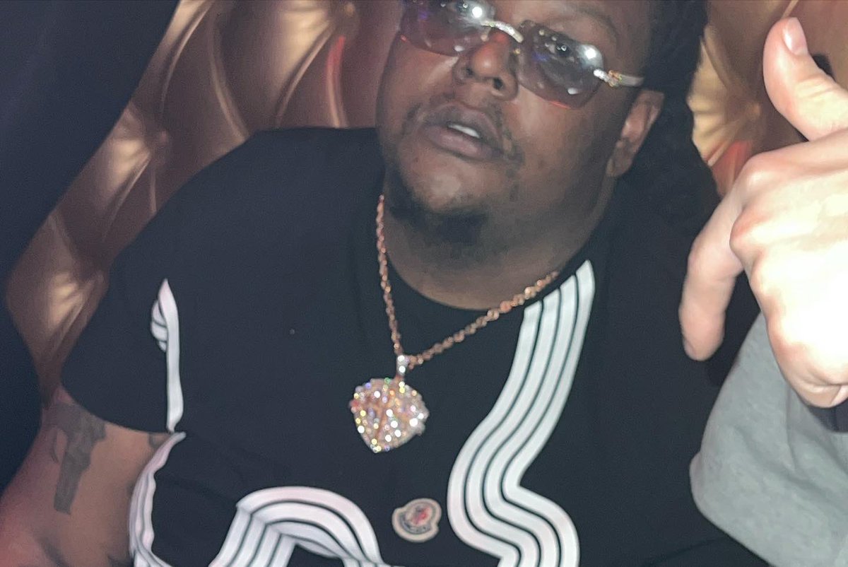 Es7mFatz's tweet image. Like a Nigga don’t dance 🕺🏾
But he make moves 🫡
#longlivenate #longliveTay #es7mfatz 
#trending #viral #explore