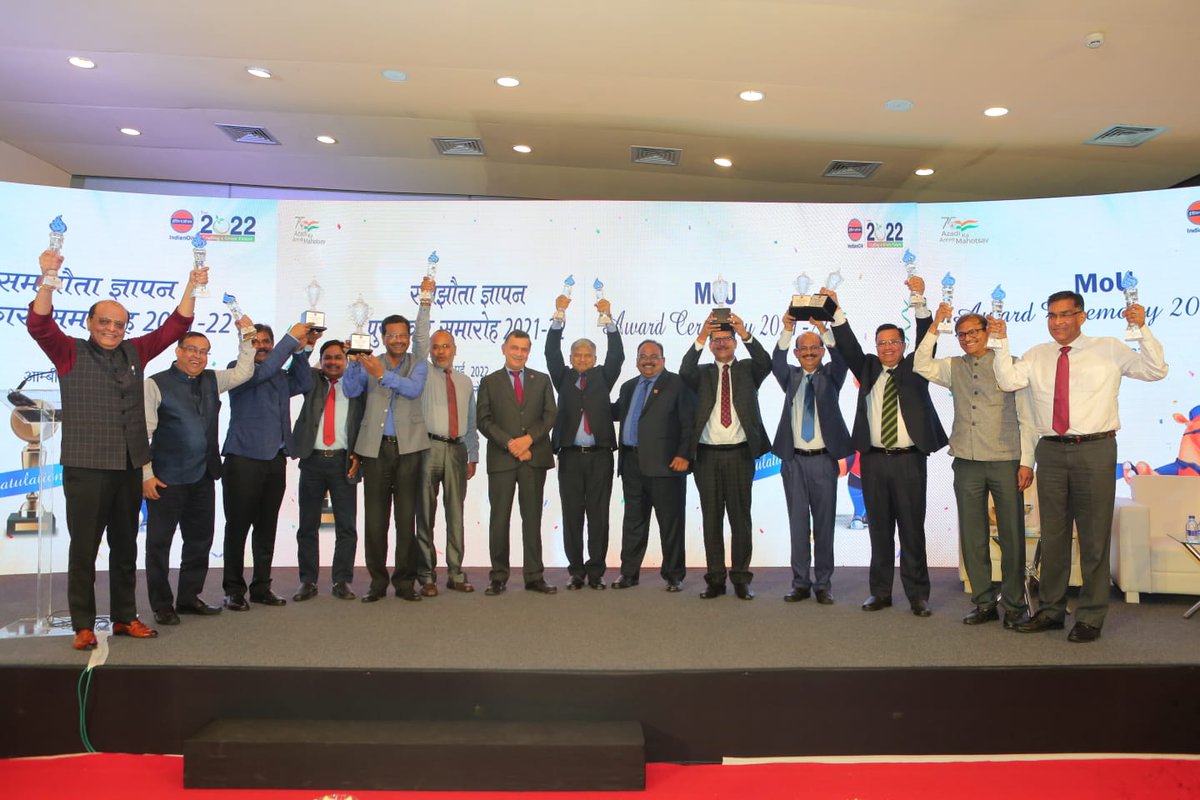 IndianOilcl's tweet photo. . @ChairmanIOCL SM Vaidya had an enriching interaction with senior leaders steering the Marketing teams. He also cheered the winners of the Marketing Division MoU Awards. https://t.co/i4YUX3TKTw
