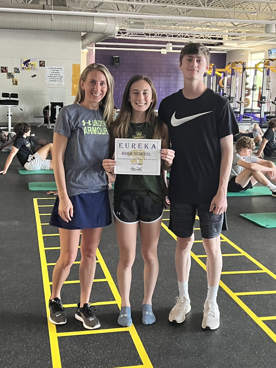 CoraSkaggs's tweet photo. Very honored to be named Female Athlete of the Year💪🏻 #ehs63025 @WrestlingEureka @EHSmoSoftball @EurekaRunning @ATUSoftball https://t.co/eA3Q2PD1L7