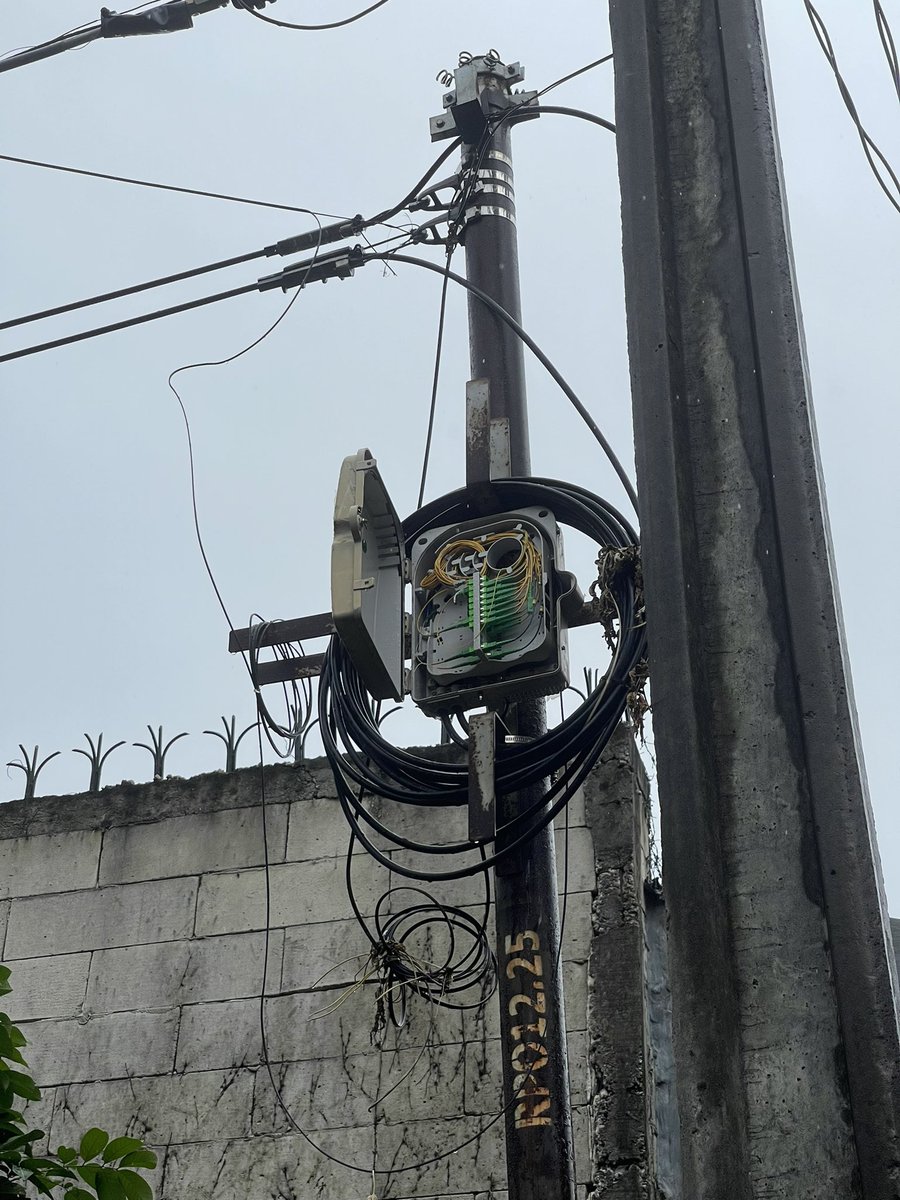 hallo <a href="/MNCPlayID/">MNC Play</a>, panel box-nya terbuka nih bisa bantu kirim Teknisi untuk perbaikan? Sejauh ini berpengaruh ke speednya, saya pelanggan paket 50 Mb via Speedtest hanya sekitar 20 Mb saja untuk download dan upload..ID Pelanggan akan saya kirim via DM untuk detail alamat.. Thanks