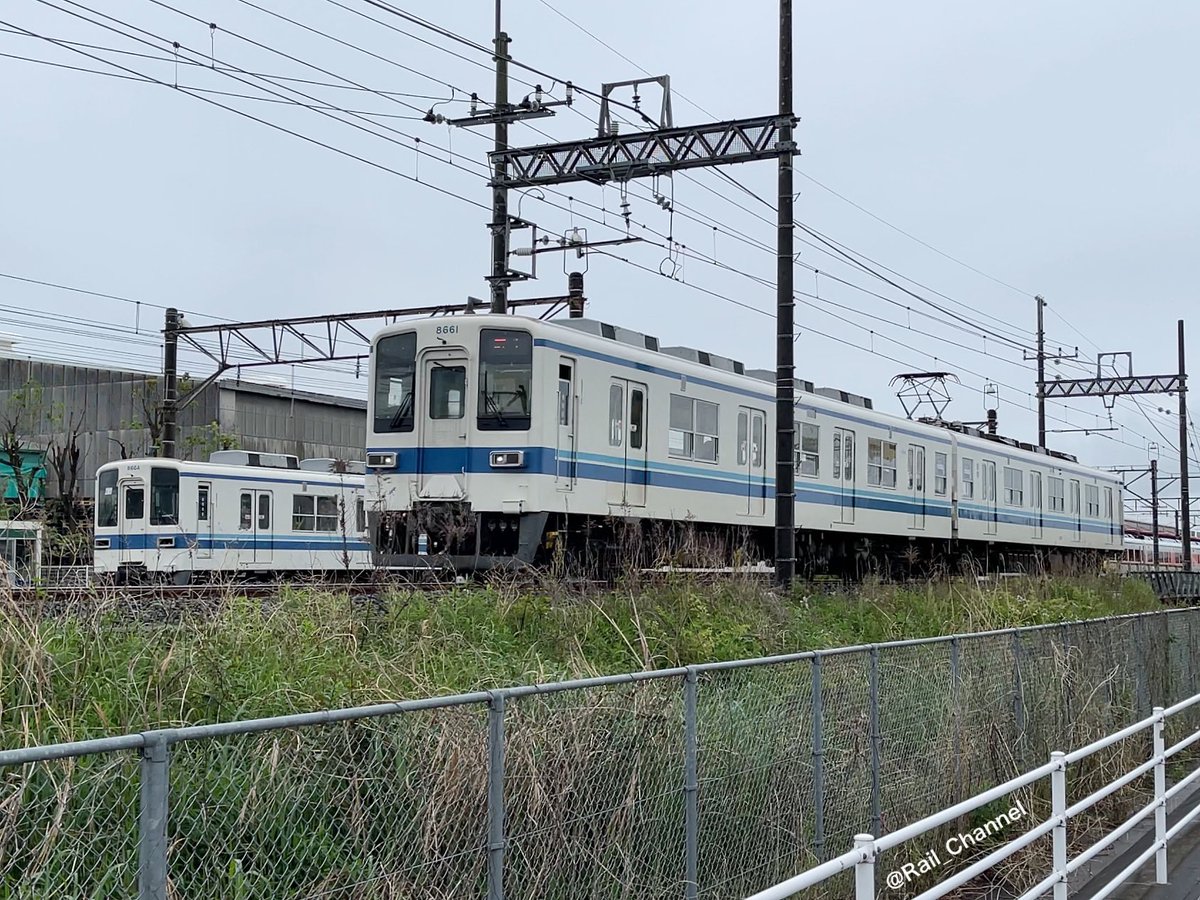 Rail_Channel's tweet photo. #8563F + #8564F 廃車回送 その5
1枚目 #8561F と 8564F
2枚目 8663号車の運転台で部品外し
#8000系 #佐野線 #小泉線 #桐生線 #北館林 https://t.co/K3qQ5BoSIr