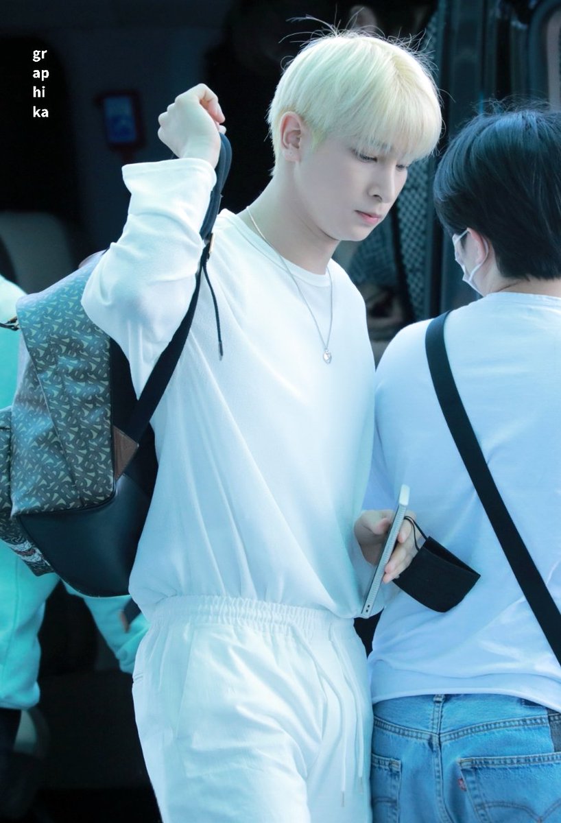 graphika_HG's tweet photo. 220515 출국
오늘의 모먼트🎞
#한결 #HANGYUL
#BAE173 #비에이이173 #울프한결 https://t.co/sOxGY51T7G