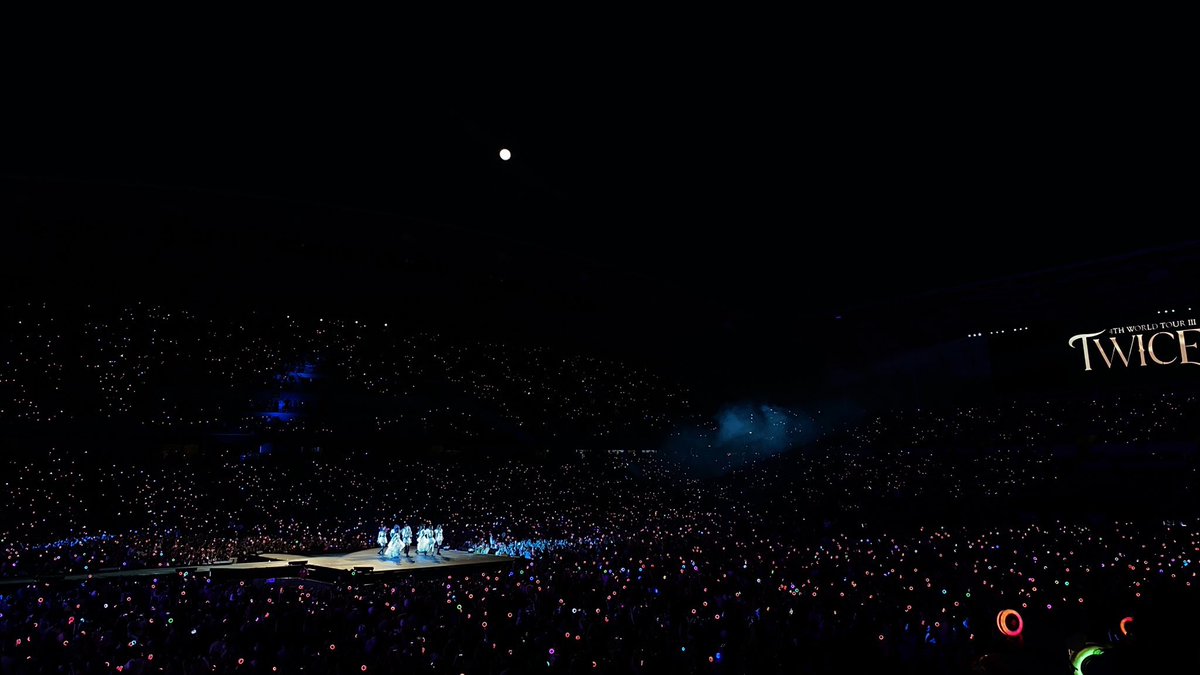 scyfacha's tweet photo. twice cantará moonlight frente a once, la luna llena y las estrellas, estoy llorando https://t.co/fhlTCJNaz6