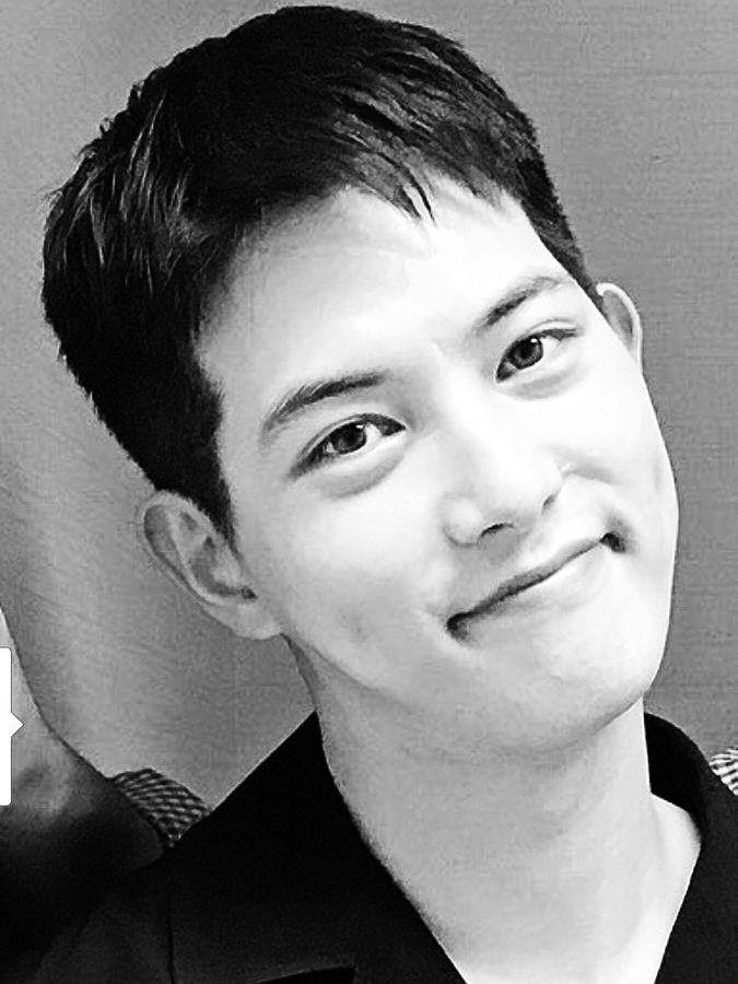 UnitedBurning's tweet photo. “May the joy that you have spread in the past come back to you on this day. Wishing you a very happy birthday!”

#HappyLeeJongHyunDay #StartingOverWithLeeJongHyun 
#LeeJongHyun 
#OneLeeJongHyun 
#BirthdayWishesForJong  
@cnbluegt https://t.co/6uKRVDjpOI