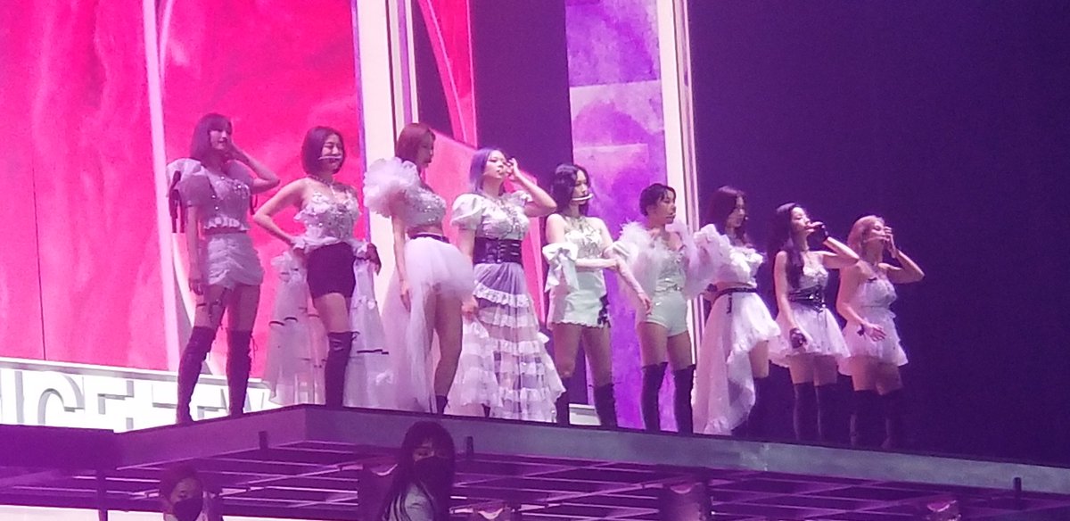 LAnoHiro's tweet photo. Back again for TWICE concert #5!!

#TWICE_4TH_WORLD_TOUR_ENCORE
#TWICEINLA https://t.co/nl3cxgjAqr