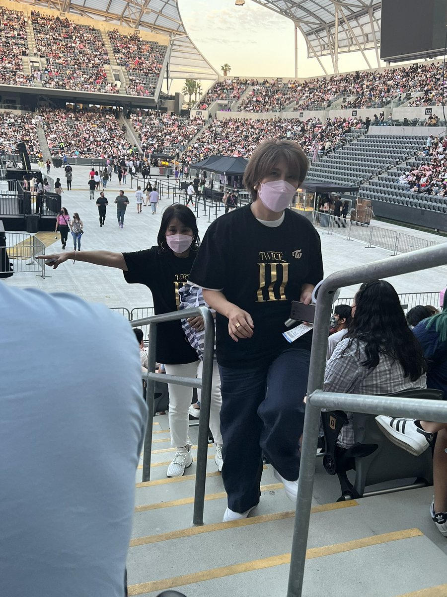 LoeyJeimy's tweet photo. Just met and talked to #MINA ‘s mom at the encore show …. She was soo nice 🥹🥹🥰🥰🥰 #TWICE_4TH_WORLD_TOUR_ENCORE #TWICE #once @JYPETWICE https://t.co/9xaodmHhZb