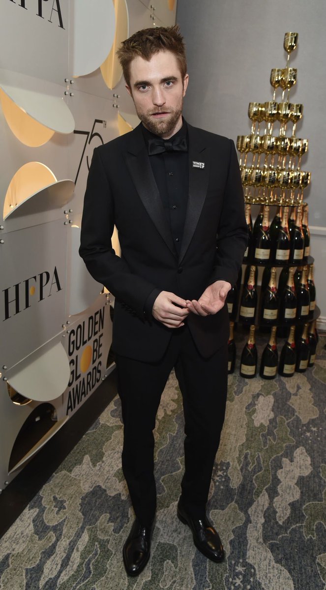 chicagoRebel's tweet photo. Robert Pattinson wearing an all black suit https://t.co/mEkWeepeYi