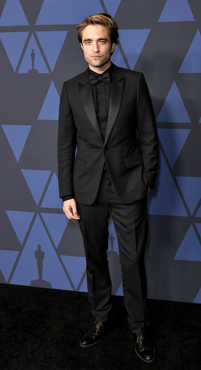 chicagoRebel's tweet photo. Robert Pattinson wearing an all black suit https://t.co/mEkWeepeYi