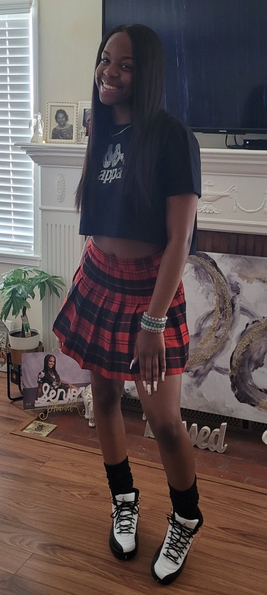 AirMax1963's tweet image. I LOVE MY GRANDBABY..SUCH A SWEET,LOVING,CARING SOUL. I WISH SHE COULD BE LITTLE FOREVER..SENIOR YEAR💔🙏🏽
#FIRSTGRAND
#THEYGROWUPSOFAST
#GODBLESSHERALWAYS