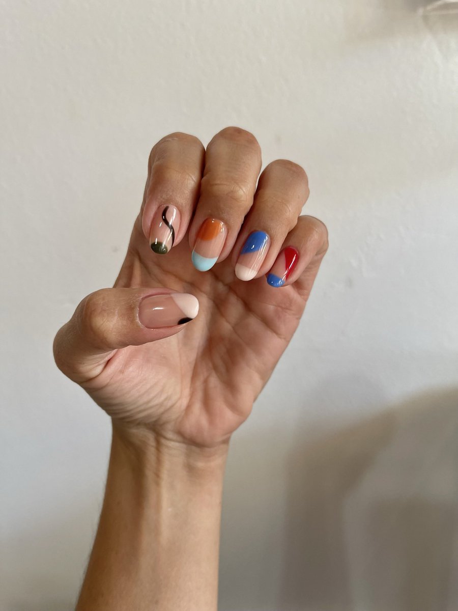 chichimix's tweet photo. Just missing the ring 😊😂💍 @kaitlynbristowe nail inspo https://t.co/UXSXOTIoxk