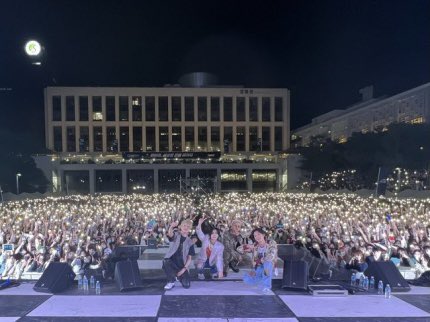 innercircleww's tweet photo. [ARTICLE] 220515 WINNER in season returns to university festivals 

“WINNER is the only male idol group that goes through each festival.”

React with the second emoji here: 
🔗 https://t.co/NWYeCqMo0T

#WINNER_UniFest2022 
#WINNER #위너 @yginnercircle https://t.co/QXUyZInAPo