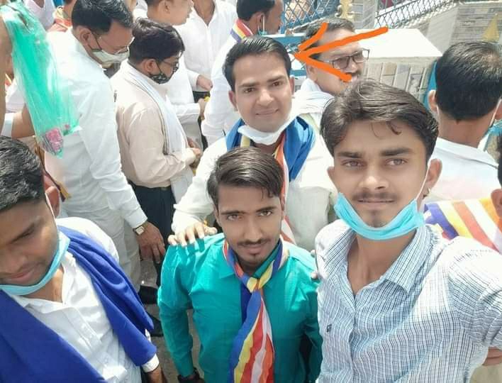 प्रिय मित्र भाई रवि चौधरी जी कंधे से कंधा मिलाकर चलने वाला पूर्व विधानसभा अध्यक्ष राठ,हमीरपुर भीम आर्मी को जन्मदिवस 💐🎂की बहुत बहुत बधाई व मंगलकामनाएं 
   आपका  भाई- धुर्वा राढ़े
<a href="/BhimArmyChief/">Chandra Shekhar Aazad</a> 
<a href="/VinayRatanSingh/">Vinay Ratan Singh</a> 
<a href="/RajanKrGautam/">Rajan Gautam</a> 
<a href="/Manjeetsnotiyal/">Manjeet Singh Notiyal</a> 
<a href="/Kamalwalia_/">Kamal Singh Walia</a>