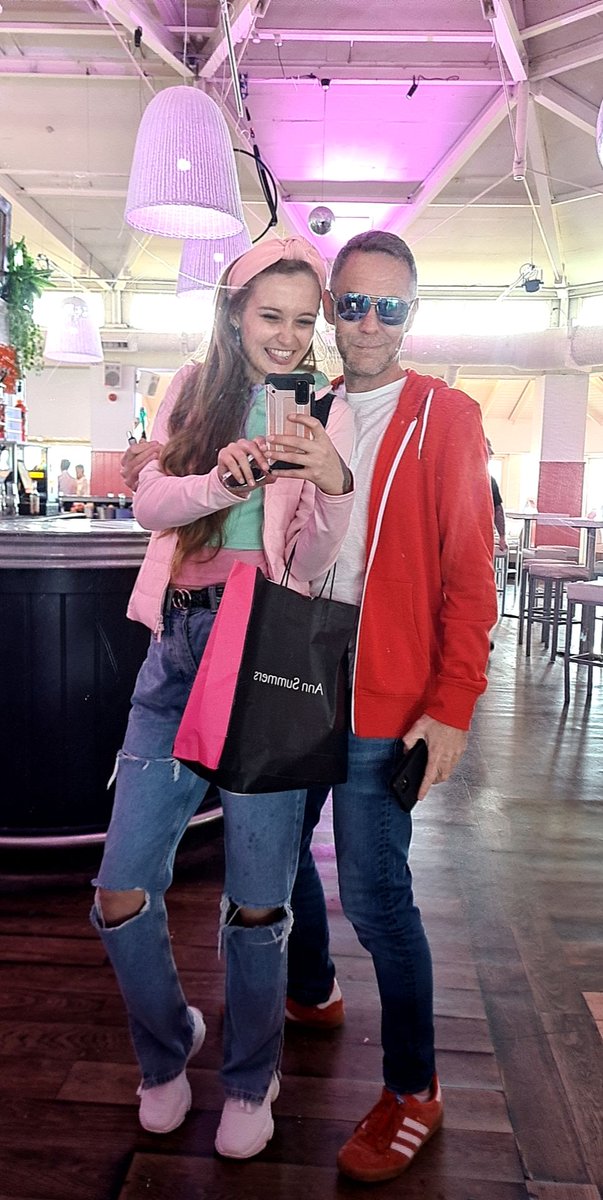 gracexxx26_'s tweet photo. Drinks out with this legend @TDProductionsXX after a spot of shopping 😉 #tobydick #gracelowdie https://t.co/V9LIYquOG6