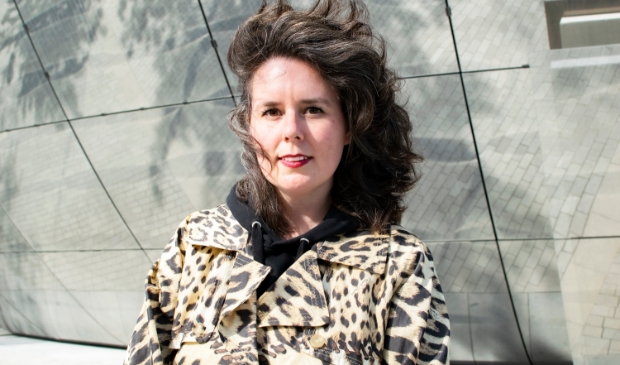 Havenloods's tweet photo. Opeens was Iris van Gelder populair bij Vogue en Swarovski [Rotterdammer van de Week] -  https://t.co/rTu0xQ5pFK https://t.co/LFjmWVk8yq
