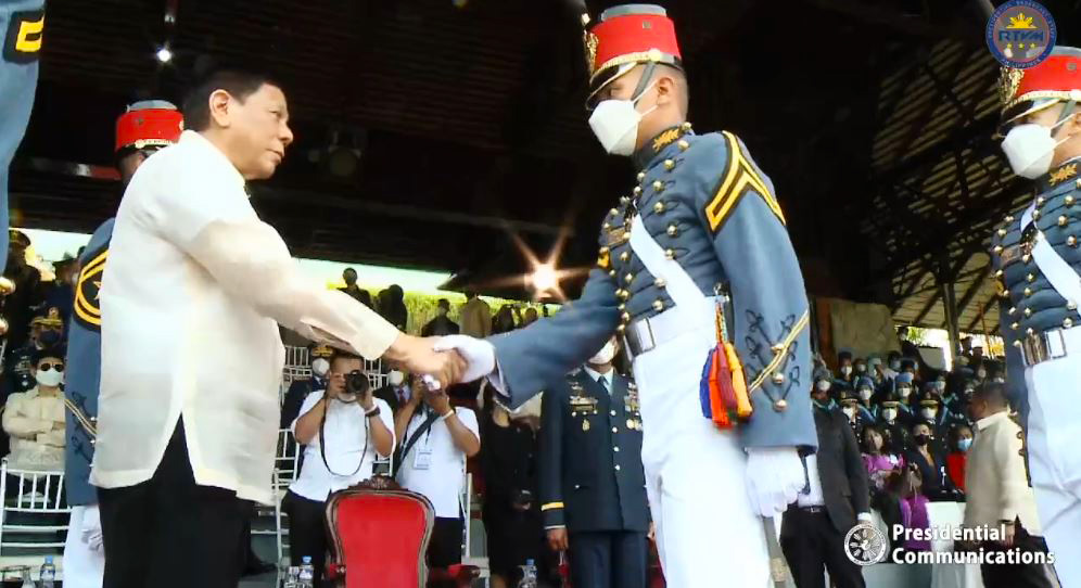 smninews's tweet photo. CONGRATULATIONS GRADUATES!

President Rodrigo Roa Duterte graces the Commencement Exercises of the Philippine Military Academy (PMA) "BAGSIK DIWA" Class of 2022 Baguio City today, 15 May 2022.

📸 RTVM (screengrab) https://t.co/ceVSlgg6nU