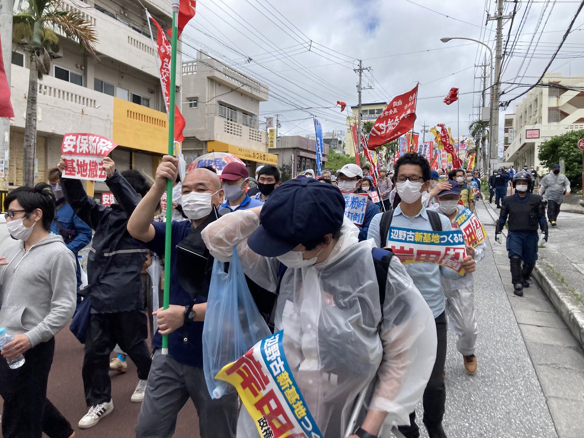MSL_weekly's tweet photo. 岸田首相のいる式典会場に向けてデモ行進しています https://t.co/ziX196EpAp