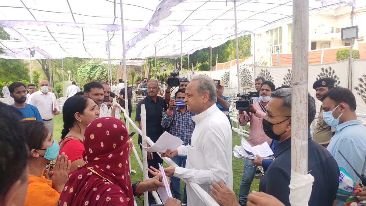 SidharthRao66's tweet photo. @ashokgehlot51 #REET_L2_को_बहाल_करो 
#गहलोत_जी_विचार_करो_REET_L2_को_बहाल_करो
गहलोत ji थोड़ा हमारा दर्द भी देख लो हम बेरोजगारों का क्या हाल कर दिया है आपकी सरकार की तरफ से कोर्ट में जवाब तक तेज नहीं हो रहा है कृपया थोड़ी दया करके कोर्ट में जवाब पेश करवा दो,भगवान ने आपके हाथ में हमारा भविष्य दिया https://t.co/T7nDJ1jiHs
