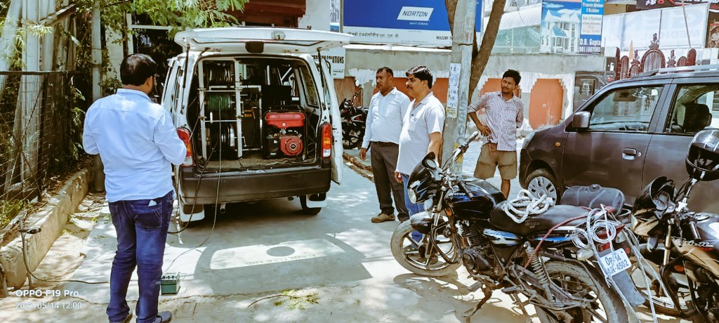 EEudd4gzb's tweet photo. @CitySamiti @EMofficeUP @aksharmaBharat @1912PVVNL @MdPvvnl @UPPCLLKO @pvvnlghaziabad @GzbEudd4 @je_rajendra_ngr वर्तमान में शालीमार सिटी राजेंद्र नगर द्वितीय 33 केवी लाइन से चल रही है जिसकी स्पीयर केबिल को फॉल्ट लॉकेट करते हुए रिपेयर किया जा रहा है 15 मिनट में सप्लाई सुचारू हो जाएगी https://t.co/O7cvzhJEq2