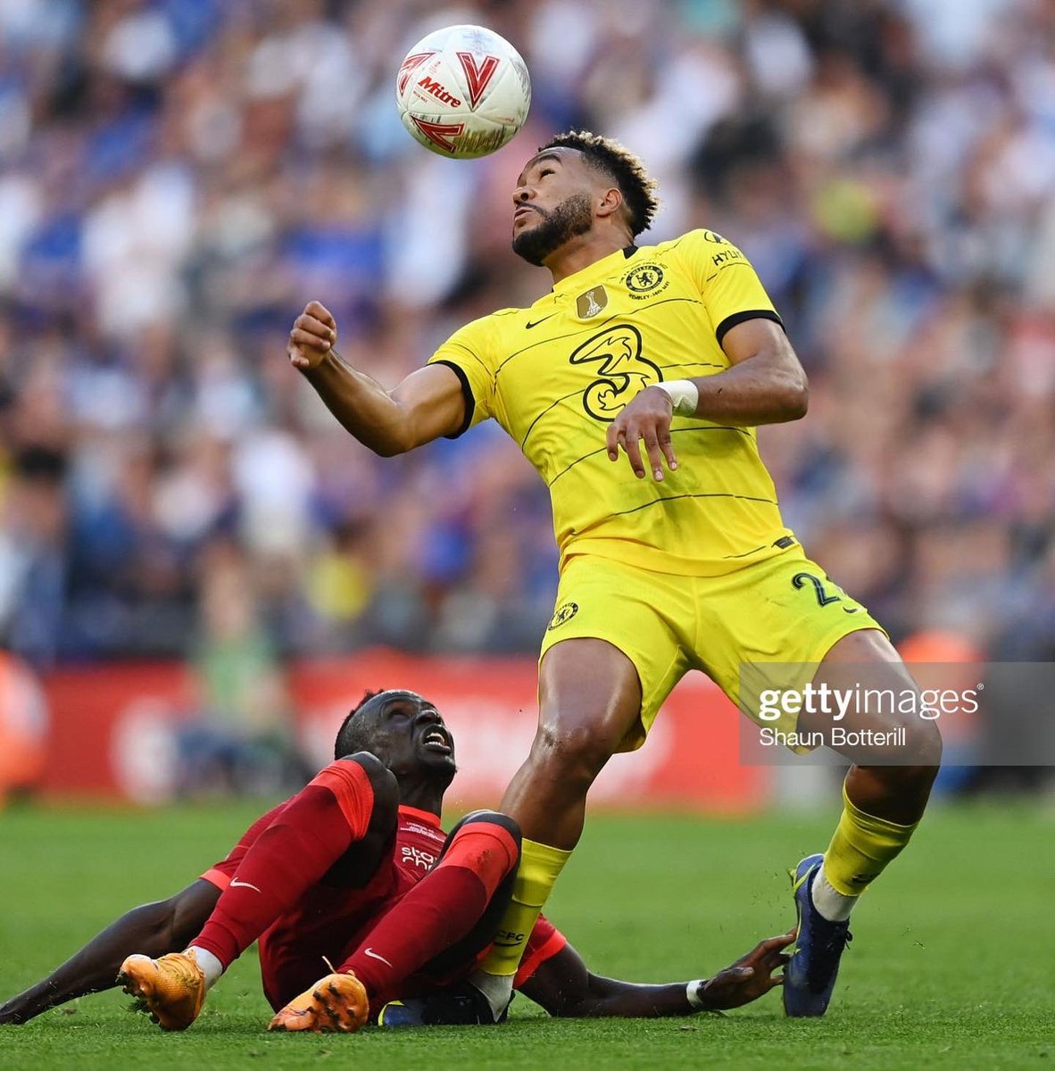 carbonathletic's tweet photo. Reece James in action during the FA Cup Final 🏆 @reecejames_24 has custom made ProGuards containing his NFT
Photo credit: Shaun Botterill 📸
#carbonathletic #proguards #reecejames #chelseafc #facup #football #soccer #mayc #NFT #carbonfibershinguards #custom https://t.co/mAiDwQQgZ1