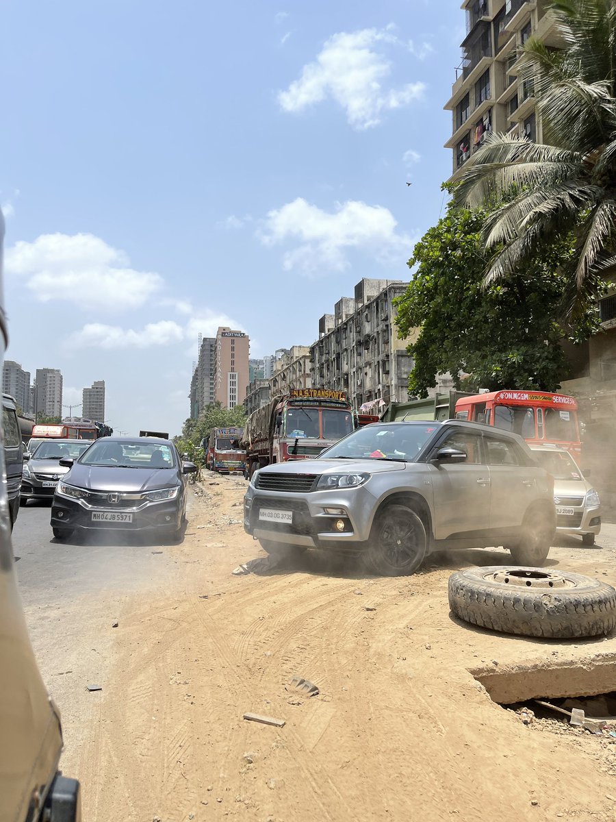 SunilGhate1's tweet photo. #Trafficjam #EEHighway Vikhroli flyover n/b 12.30 PM. Delay of 25-30 minutes. Reasons not clear. People try all tricks. @MTPHereToHelp @RoadsOfMumbai @mumbaitraffic @smart_mumbaikar @mumbaimatterz @MNCDFbombay @mulund_info @MumbaiPolice @VOGNewsLive @BeyondThane @MumbadeviPraja https://t.co/n7pfBofaPo