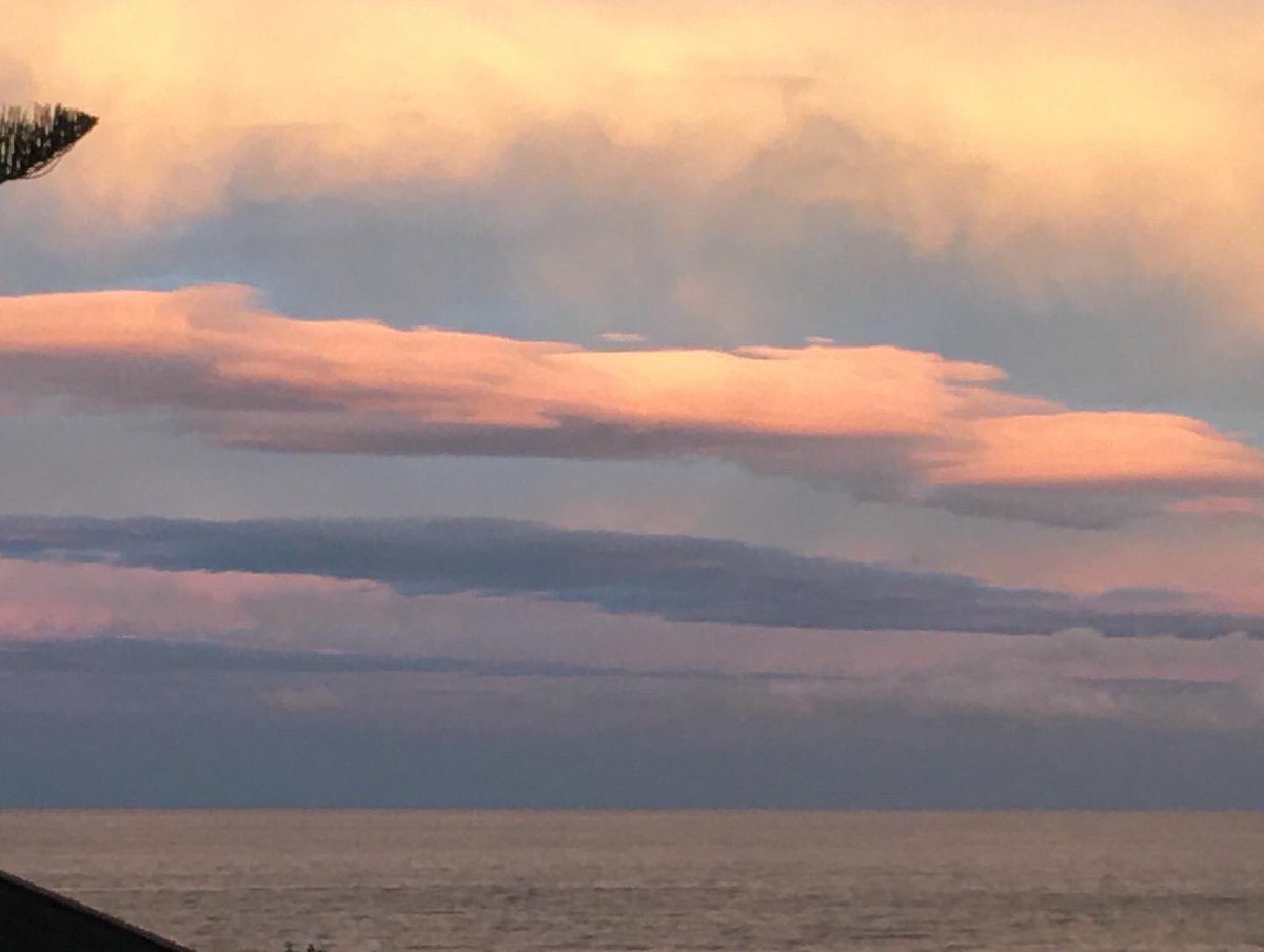 Anza_Simmo's tweet photo. #Sunday evening #Clouds #NaturePhotography #Nature #Photography #LovesBay #Kiama #TwitterNatureCommunity #TwitterNaturePhotography https://t.co/K2t1iPaoPi