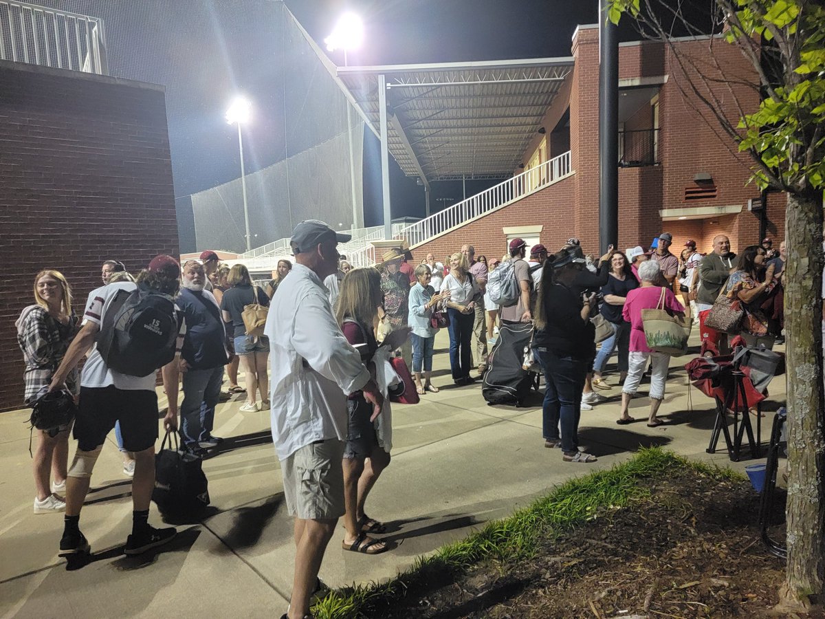 NateFrazier7's tweet photo. A huge crowd greeted and applauded the Govs after their big come from behind 7-5 win over Coastal Alabama South Saturday night. The crowd also sung Happy Birthday to Gio Ferraro. Oh to be 20 years old again!!! https://t.co/SeJcuJruSU
