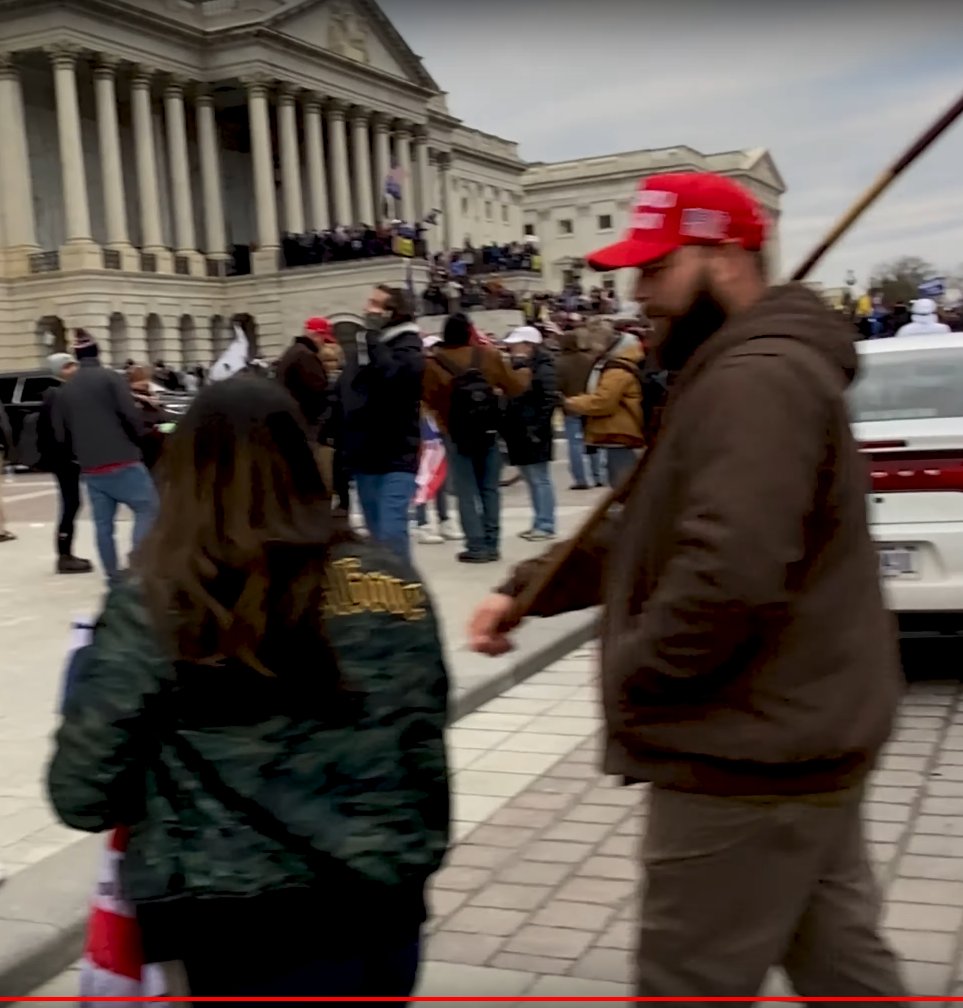 creek_twit's tweet photo. @CMominator @capitolresearc3 @phoenixonwheels #ToolTimePB and the woman are still walking together at 33:43 in that video. https://t.co/tVDyiYnAWy