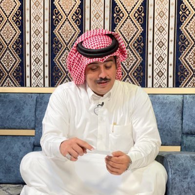 Radaralqalta's tweet photo. *ما نسمعه منه يعتبر جديد وبصمة خاصة له وبعيد كل البعد عن المستهلك. 

*نصوص مليئة بالصور الشعرية الجديدة والخيال الشعري المبهر مع عدم التفريط بالمفرده. 

*من فترة إلى اخرى يظهر شاعر جديد ونعيش مرحلته ولكن للأسف لا يوجد استمرار. 

*أعتقد بأننا أمام مرحلة محمد الرويبخ فهل يستمر؟ https://t.co/LFQpcULkhq