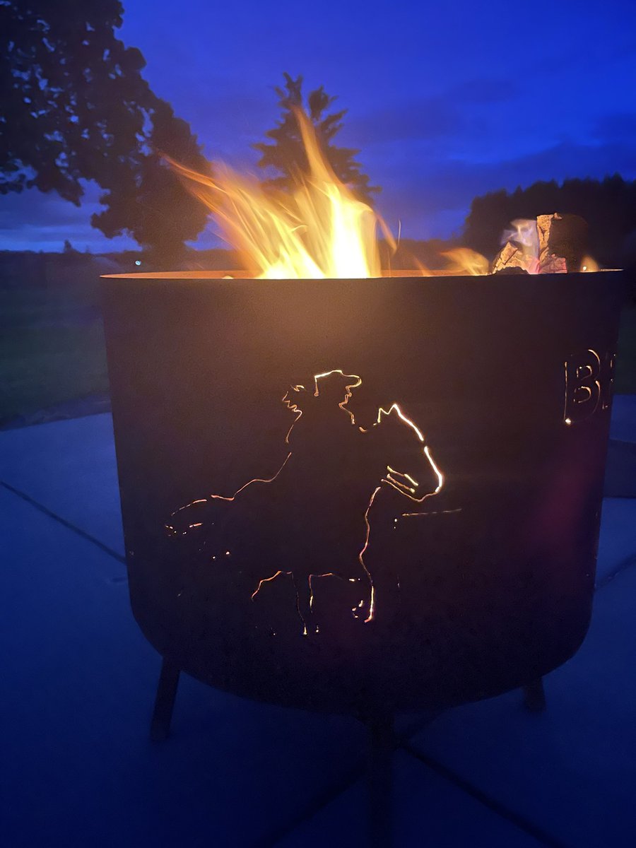 Nice night for a fire https://t.co/cm1Uf3mnyO