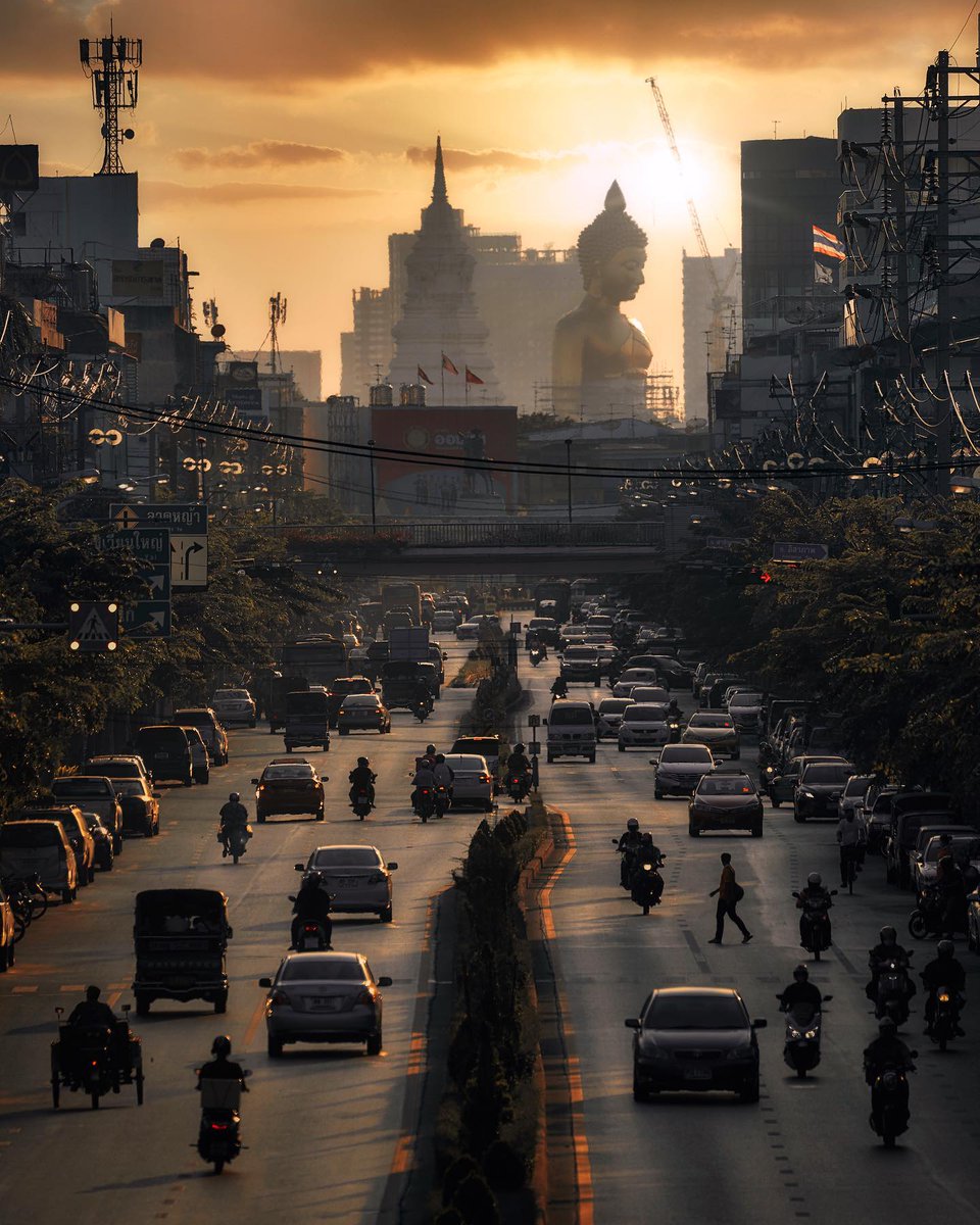 Bangkok

📷K. Treetrong