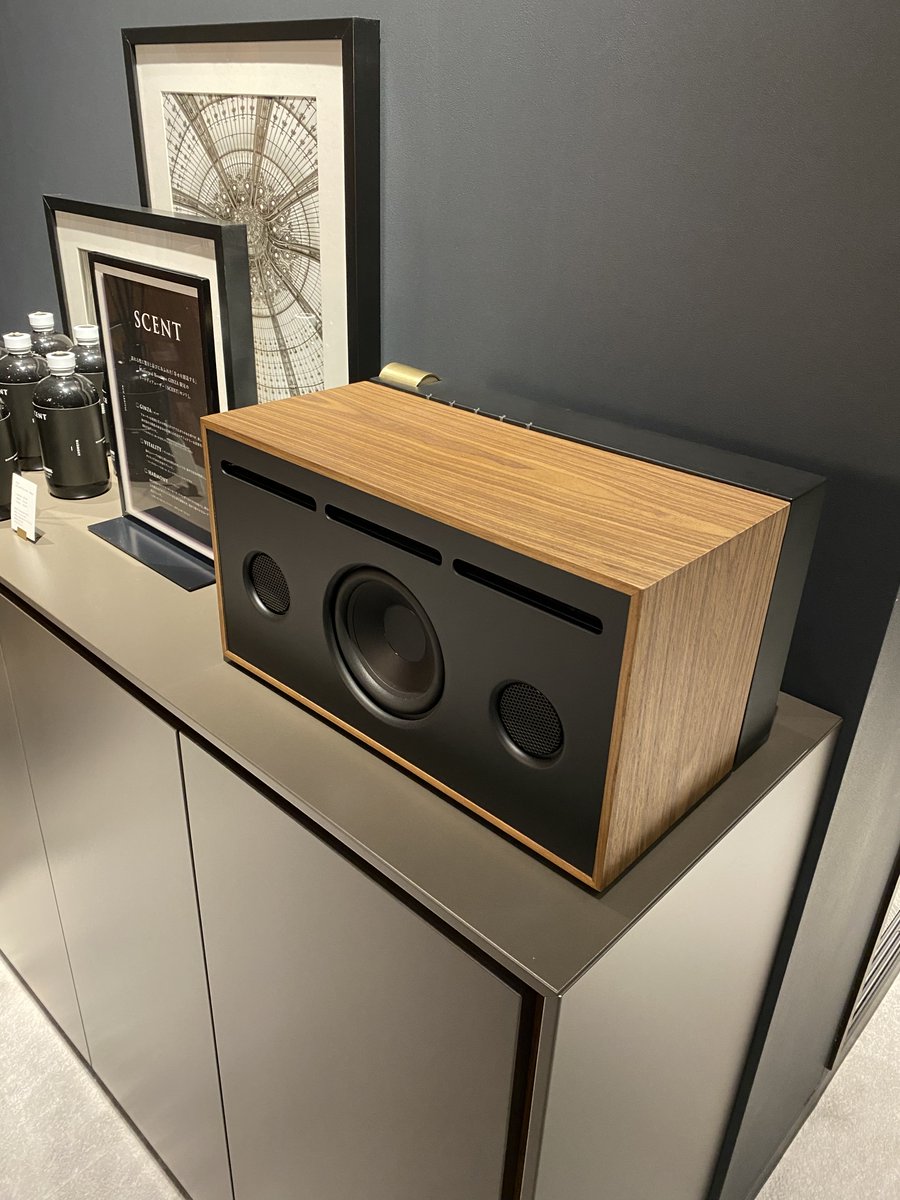 MasterwalG's tweet photo. #LABOITECONCEPT #PR01  WALNUT
スマートなフォルムが幅広いインテリアのスタイルにフィットします。特許技術 ACTIVE PRESSION REFLEX  を実装。パワーと精密さを兼ね備えた深みのあるサウンドがご好評いただいております。
#NAVYS  #銀座 #ginza #masterwal #indyjp #マスターウォール https://t.co/KwKUyBxiYK