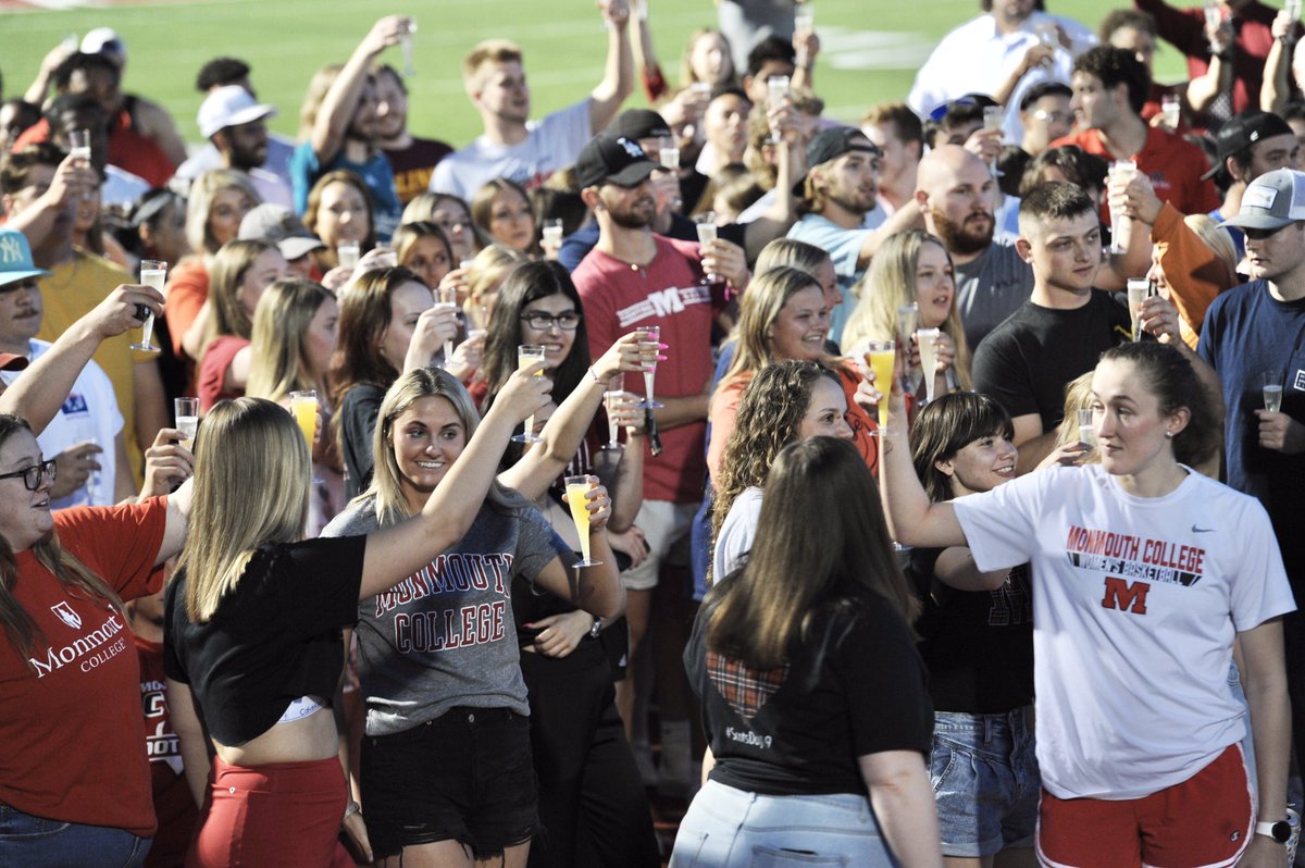 MonmouthCollege's tweet photo. The first day of Commencement Weekend was a celebration of community &amp; family, capped off by the region’s best fireworks show. See everyone at high noon Sunday for the big ceremony! ❤️ 🎓 ❤️🏛 #RollScots #ItsGreatToBeAScot #Scots22 More pictures here: https://t.co/UWOZD57AQc https://t.co/sZOmdJ6Mgo