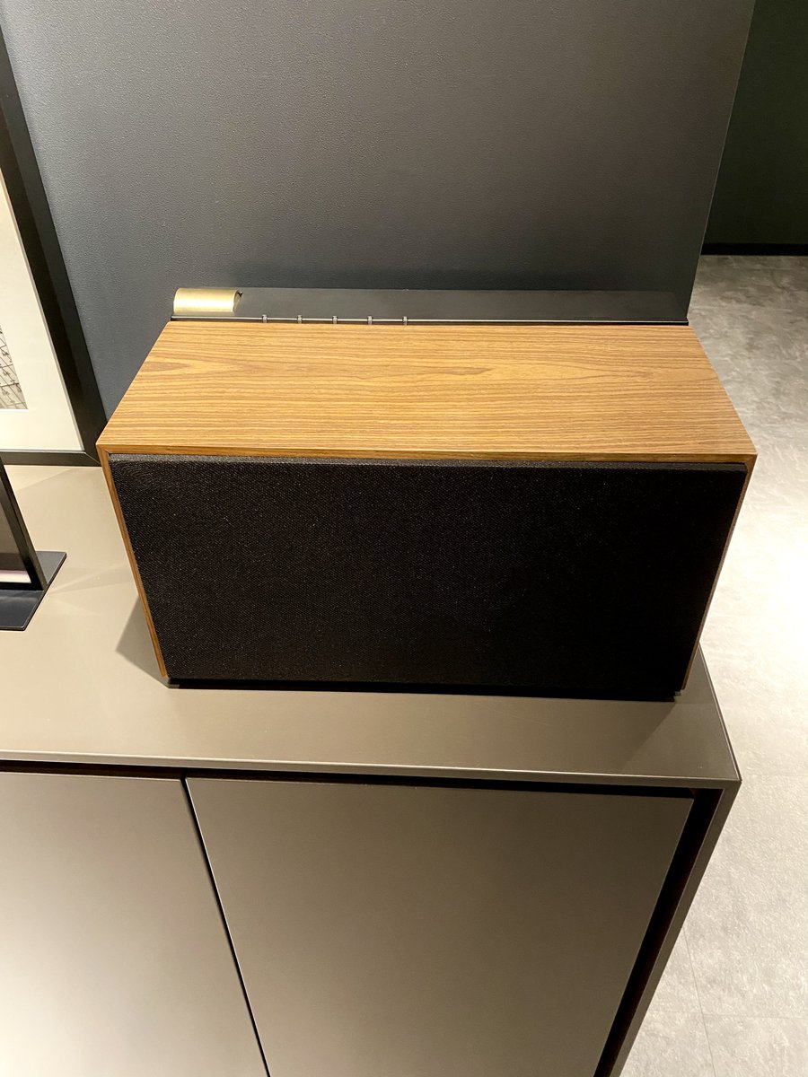 MasterwalG's tweet photo. #LABOITECONCEPT #PR01  WALNUT
スマートなフォルムが幅広いインテリアのスタイルにフィットします。特許技術 ACTIVE PRESSION REFLEX  を実装。パワーと精密さを兼ね備えた深みのあるサウンドがご好評いただいております。
#NAVYS  #銀座 #ginza #masterwal #indyjp #マスターウォール https://t.co/KwKUyBxiYK