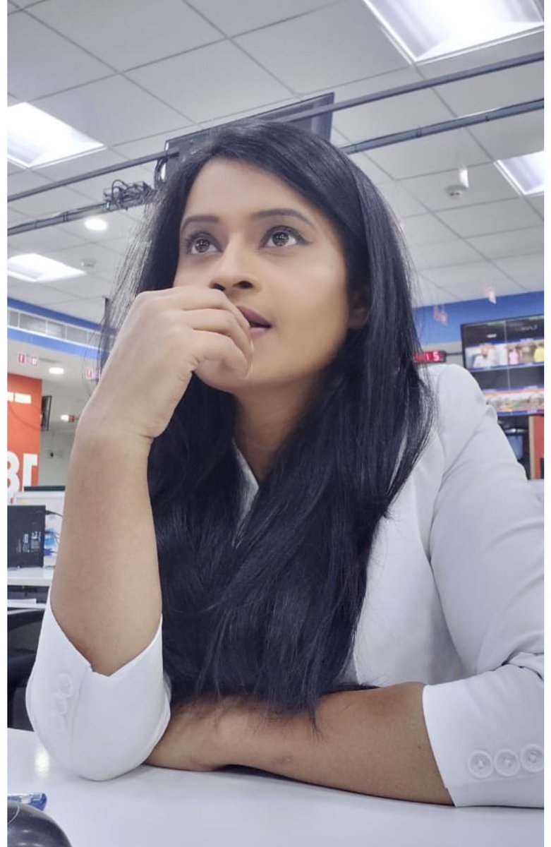 भगवा पहने हिंदू, हरा पहने मुसलमान,
मैं कौन सा रंग पहनूं, बन जाऊं इंसान?