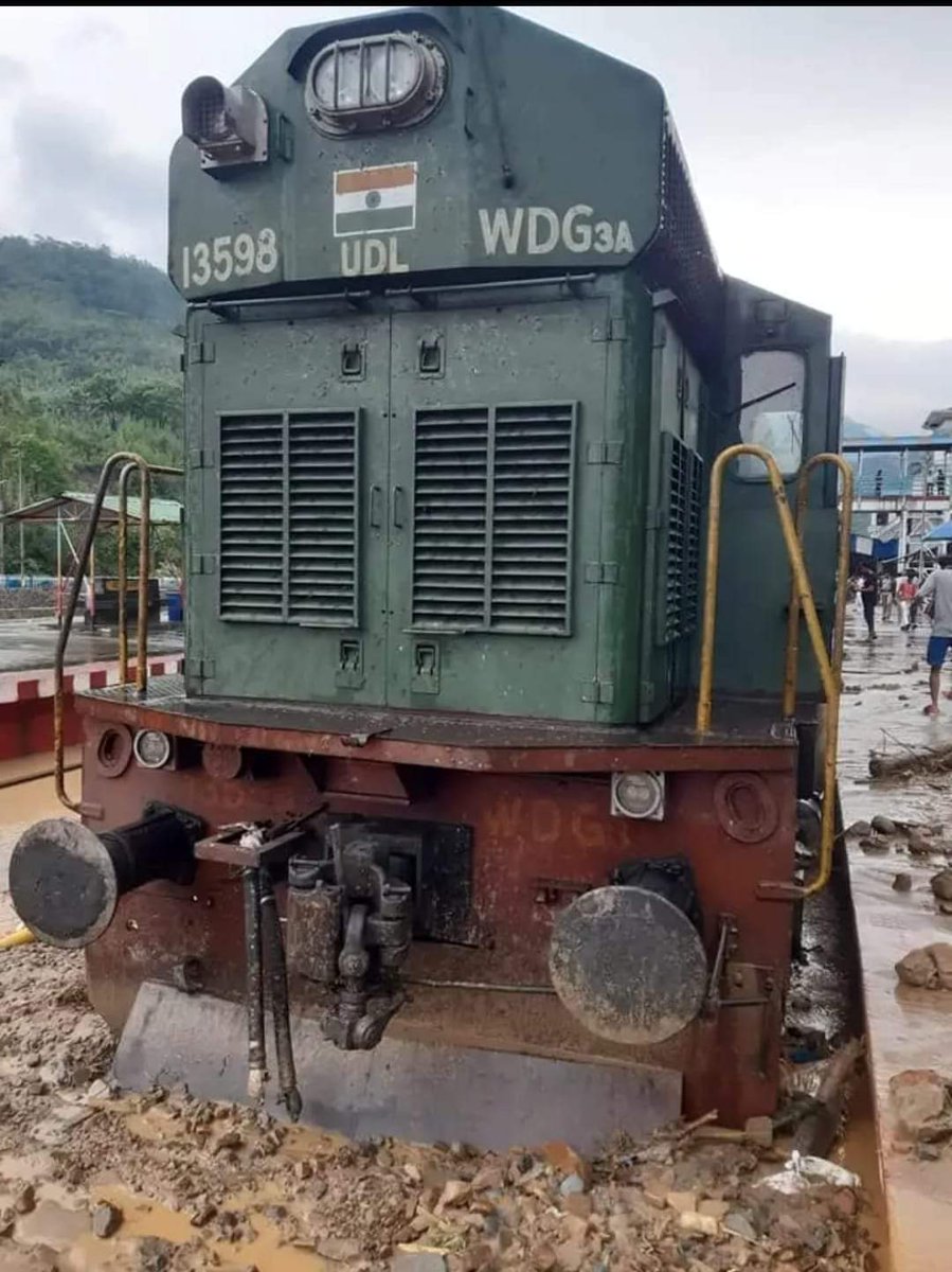 naushadaaman's tweet photo. #Pray_for_Assam #Pray_for_Northeast
Heavy rains caused disruption at Haflong Railway Station, #Assam https://t.co/uhB6FfuxRr