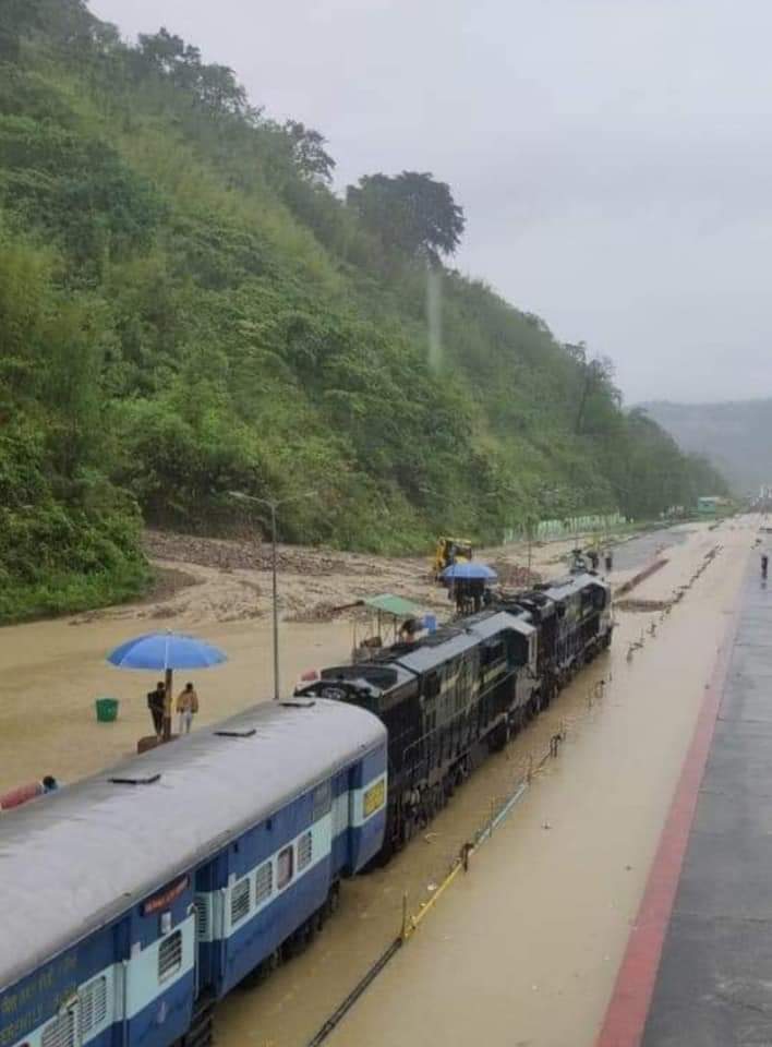 naushadaaman's tweet photo. #Pray_for_Assam #Pray_for_Northeast
Heavy rains caused disruption at Haflong Railway Station, #Assam https://t.co/uhB6FfuxRr