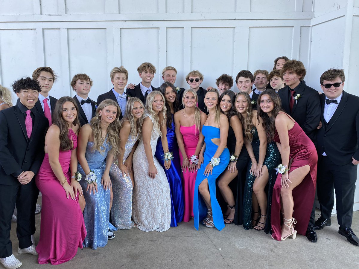 My baby girl is a senior. Love the beautiful friendships of her senior year, and it’s bittersweet at the same time. Amazing kids 💕