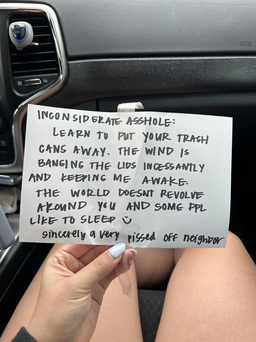 Domisbombb's tweet photo. PSA to everyone: Don’t accidentally take in your neighbors trash cans on trash day. Your OTHER neighbor will leave a very nice note 🥹 #honestmistake https://t.co/sNqLuucM1T