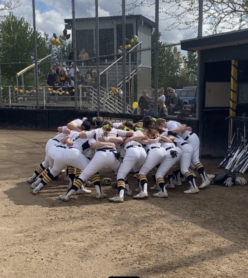 Not only did the Warriors (42-2) take two today and break the WWCC regular season win total, they did it with a perfect 32-0 conference record! 🔱 Next up for the Dubs…the NWAC tournament! 💪🏼 #team18 #recordyear #stillworktodo