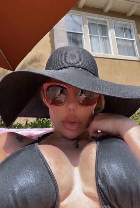 Fun in sun ☀️ pool day ☀️ #Saturday https://t.co/jY3x2zkM0o<a href="/tag/saturday"class="tags">#Saturday</a>